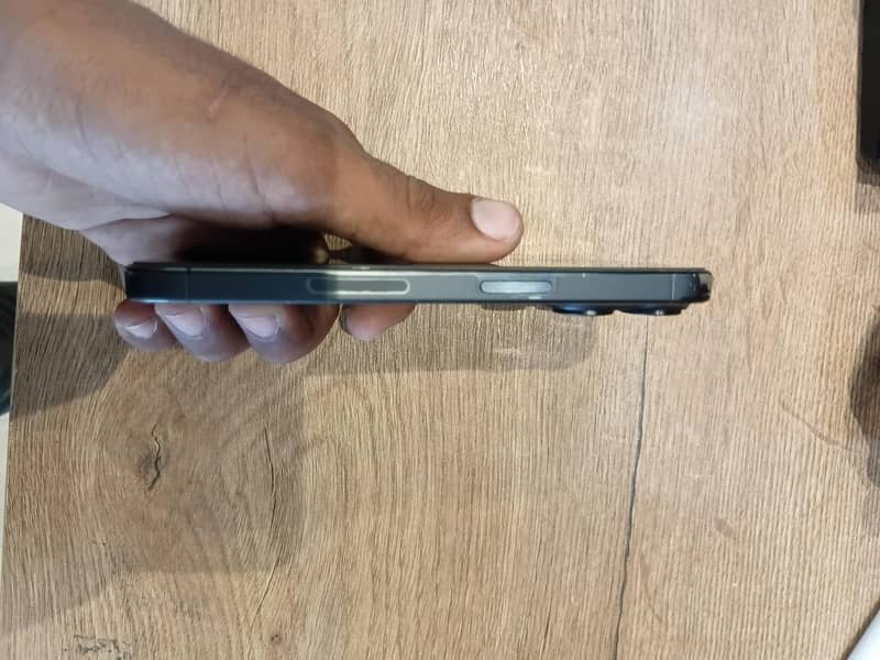 Apple iPhone 15 Pro 2