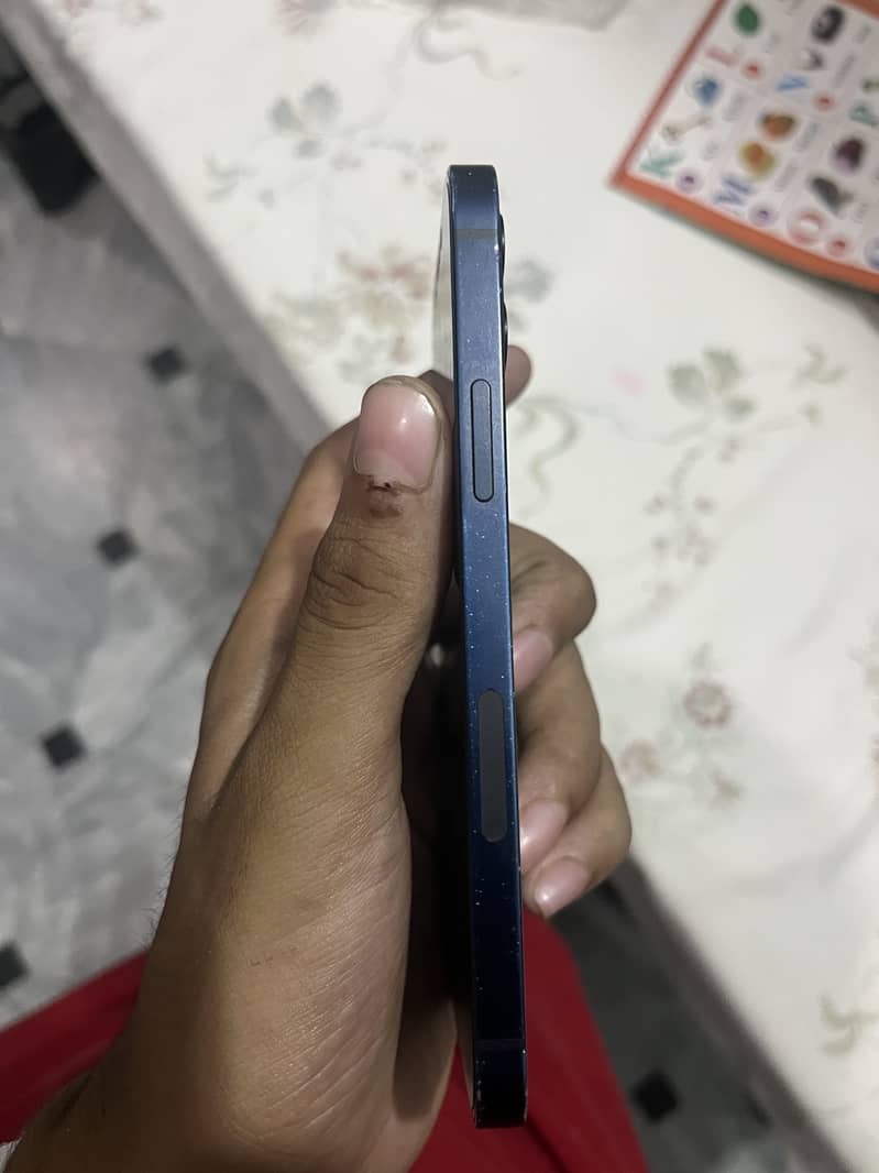 Apple iPhone 12 3