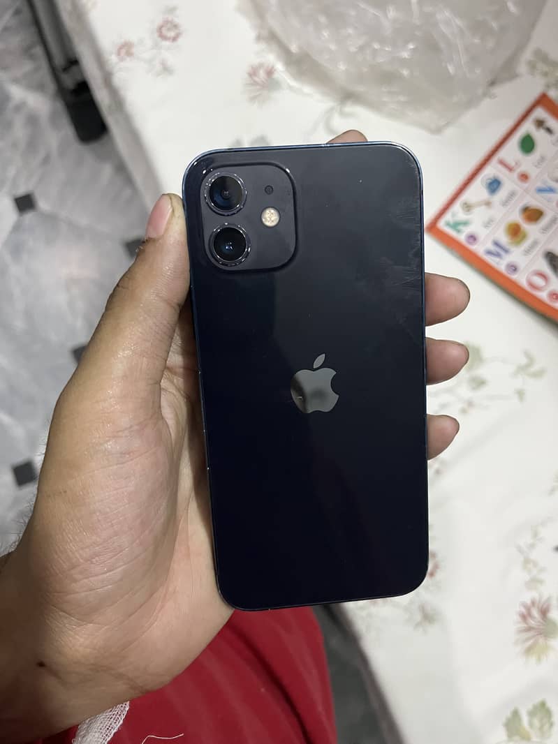Apple iPhone 12 4