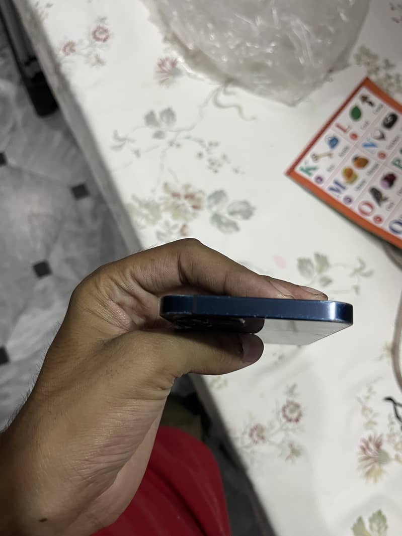 Apple iPhone 12 6