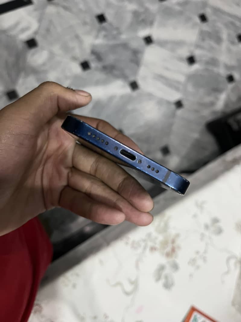 Apple iPhone 12 7