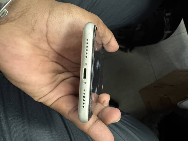 Apple iPhone 11 3