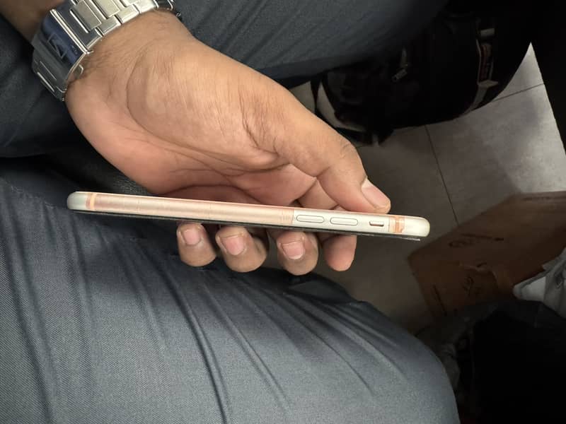 Apple iPhone 11 4