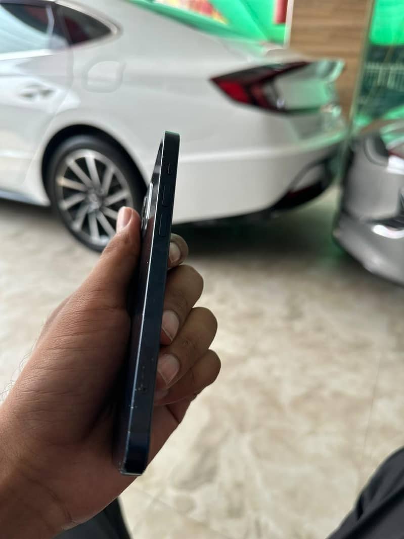 Apple iPhone 12 1