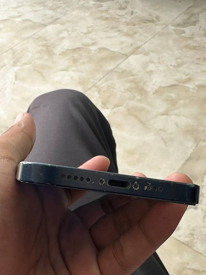 Apple iPhone 12 3