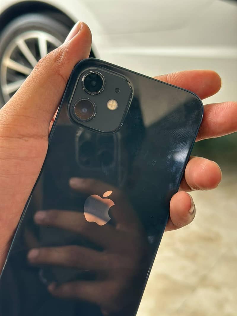 Apple iPhone 12 4