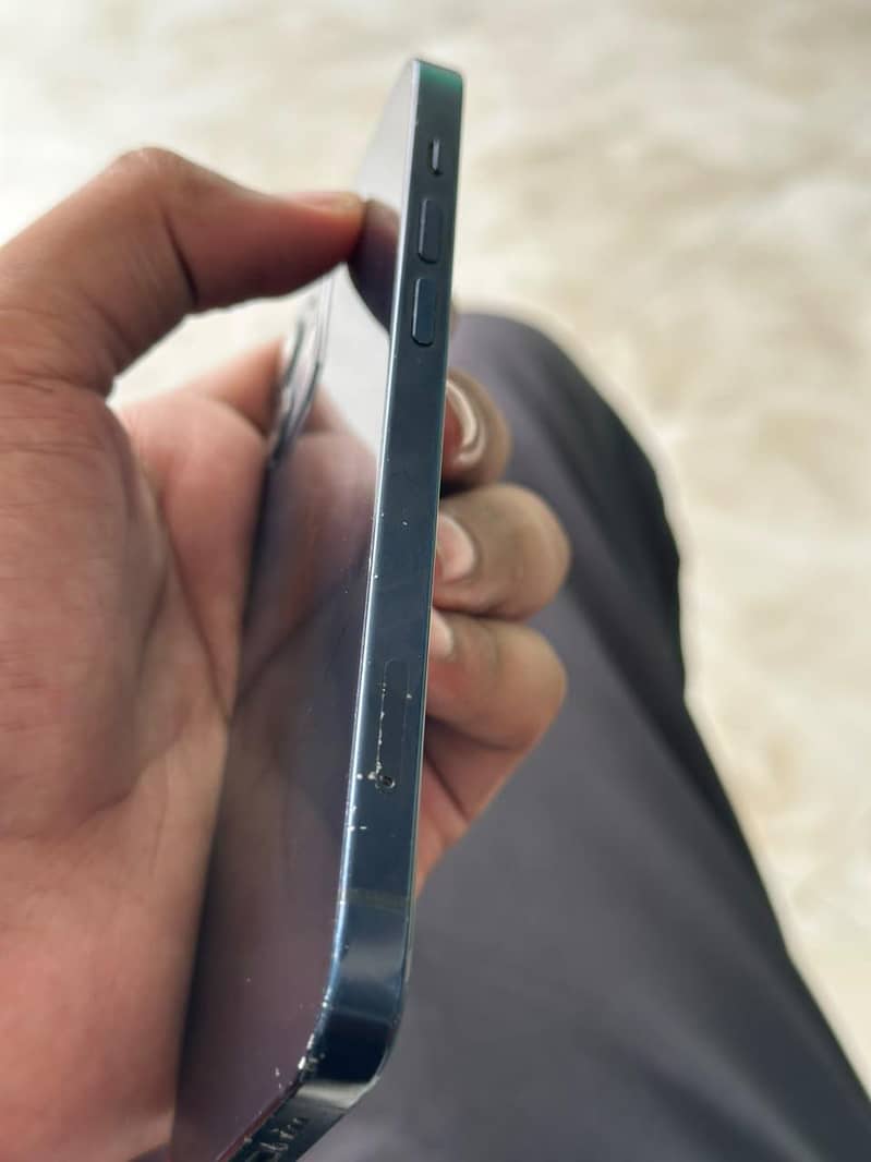 Apple iPhone 12 6