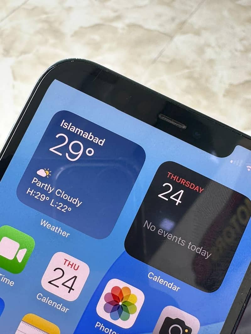 Apple iPhone 12 11