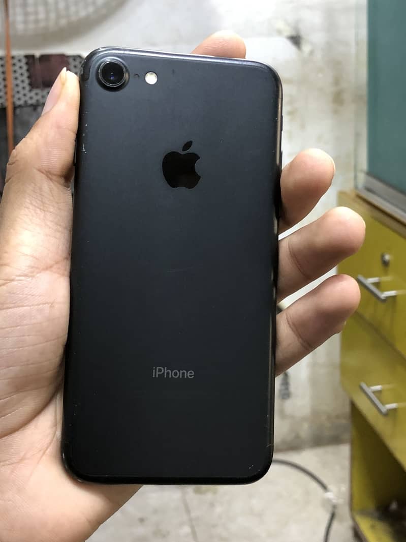 Apple iPhone 7 0