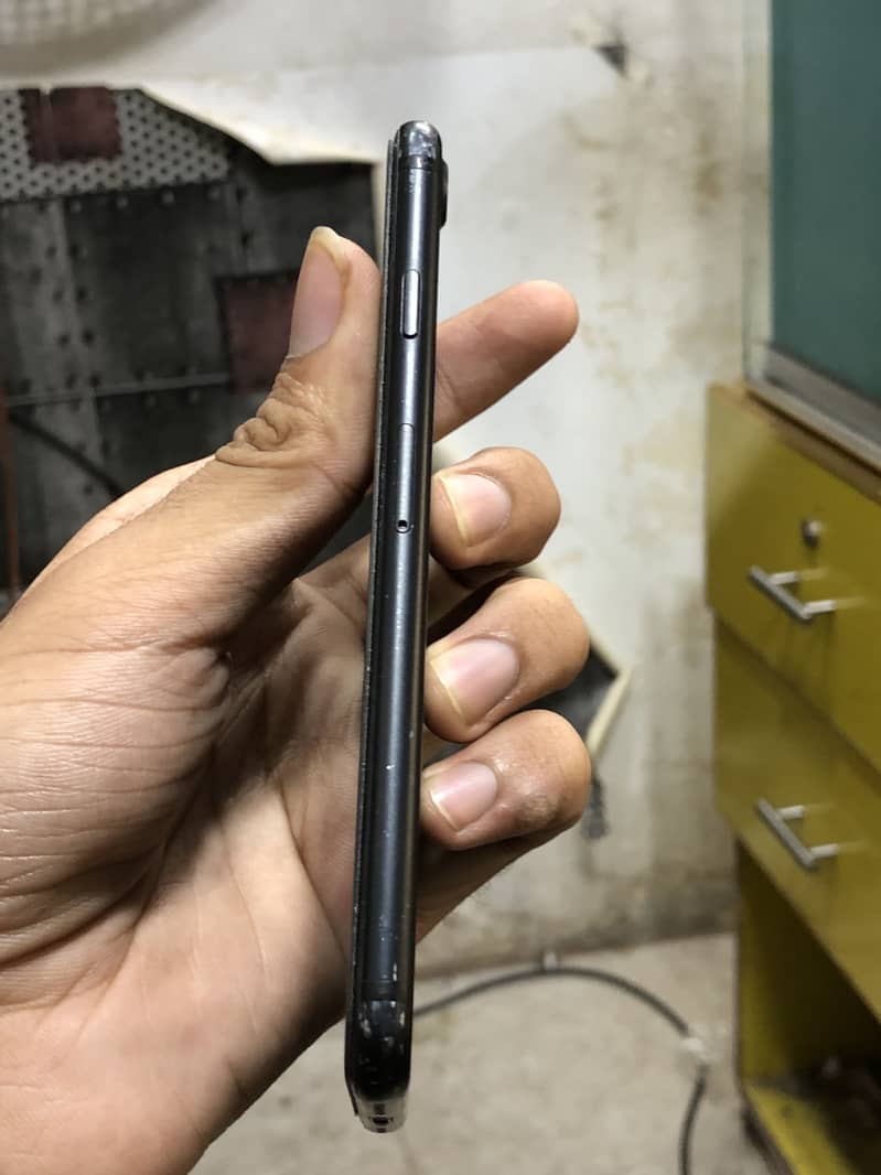 Apple iPhone 7 1