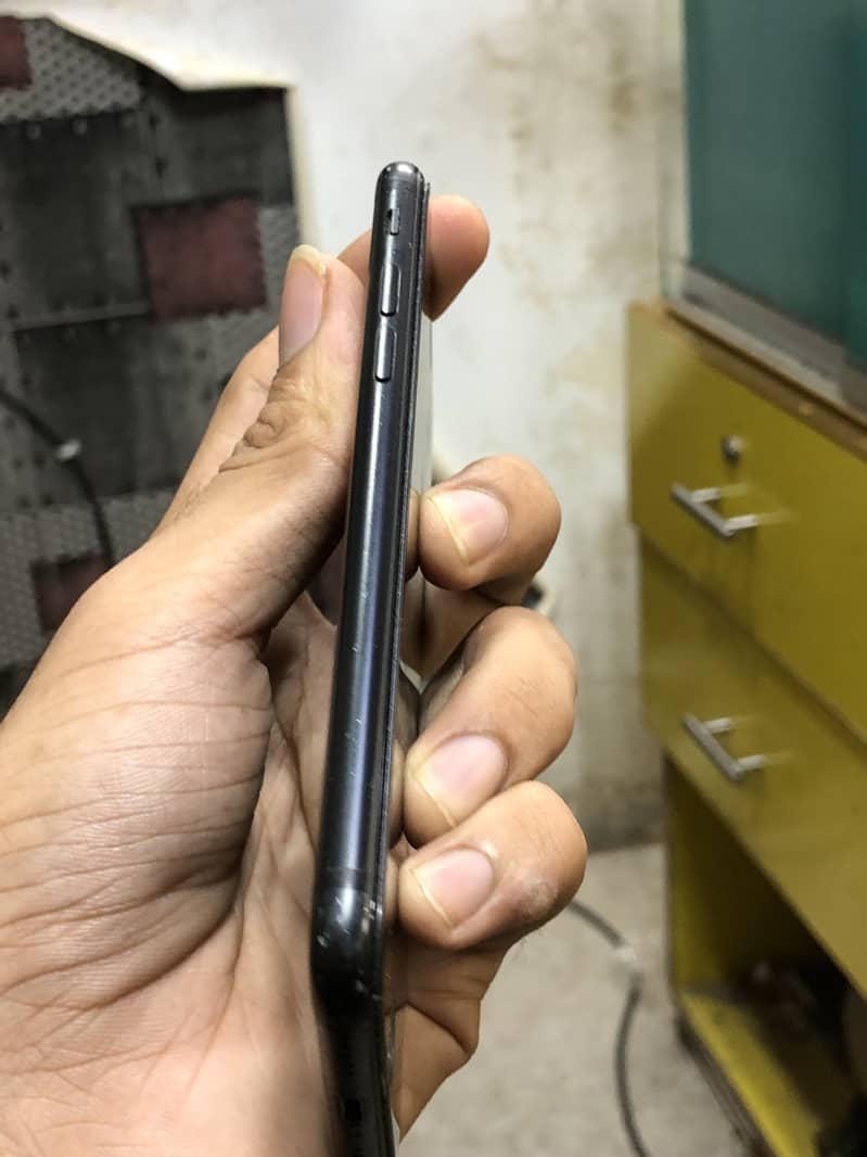 Apple iPhone 7 3