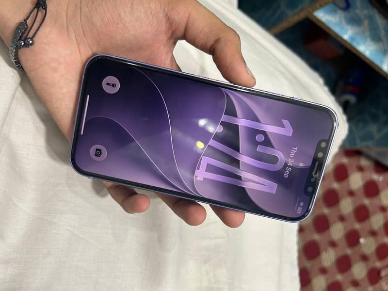 Apple iPhone 12 4