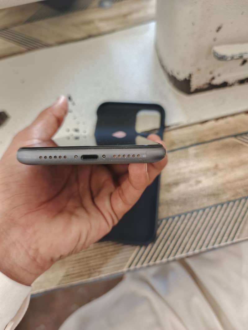 Apple iPhone 11 3