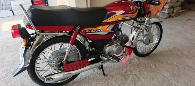 total genuine bike just buy and drive on my name bike new tyer back