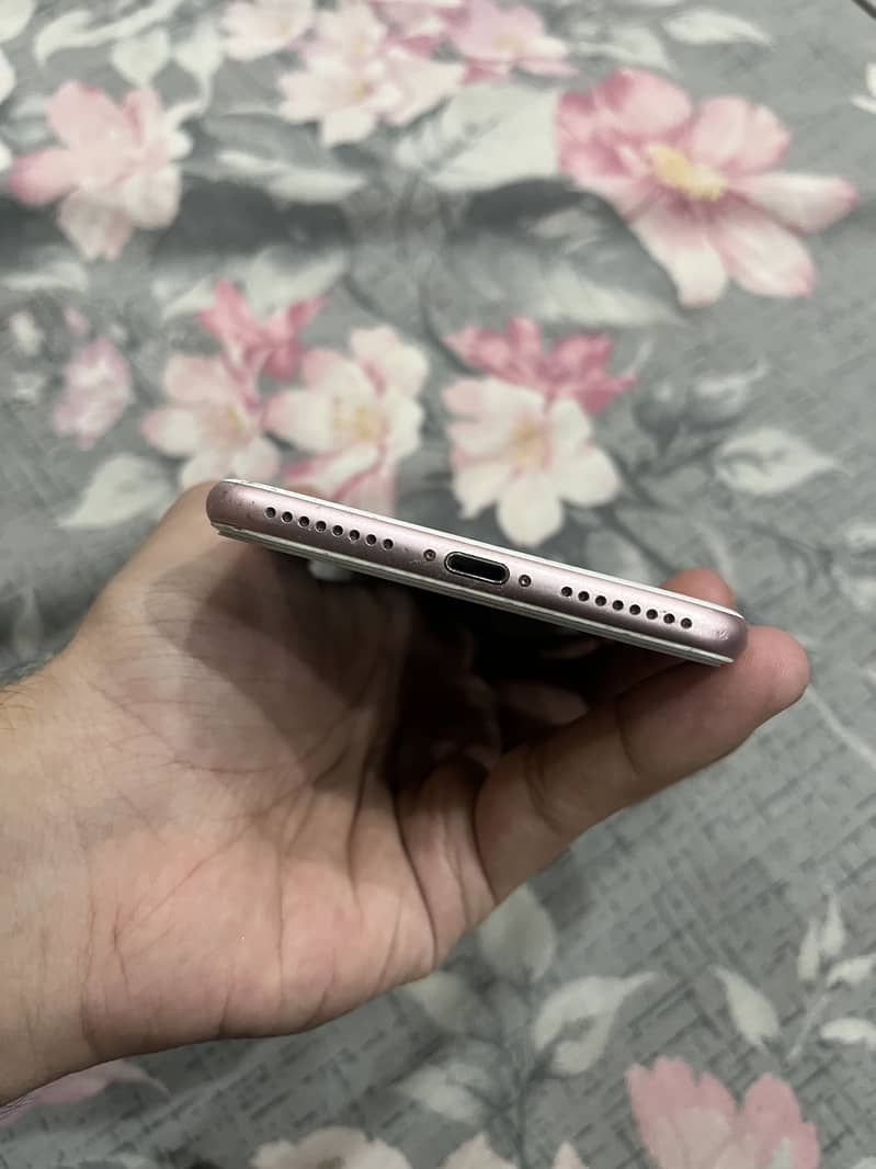 Apple iPhone 7 Plus 4