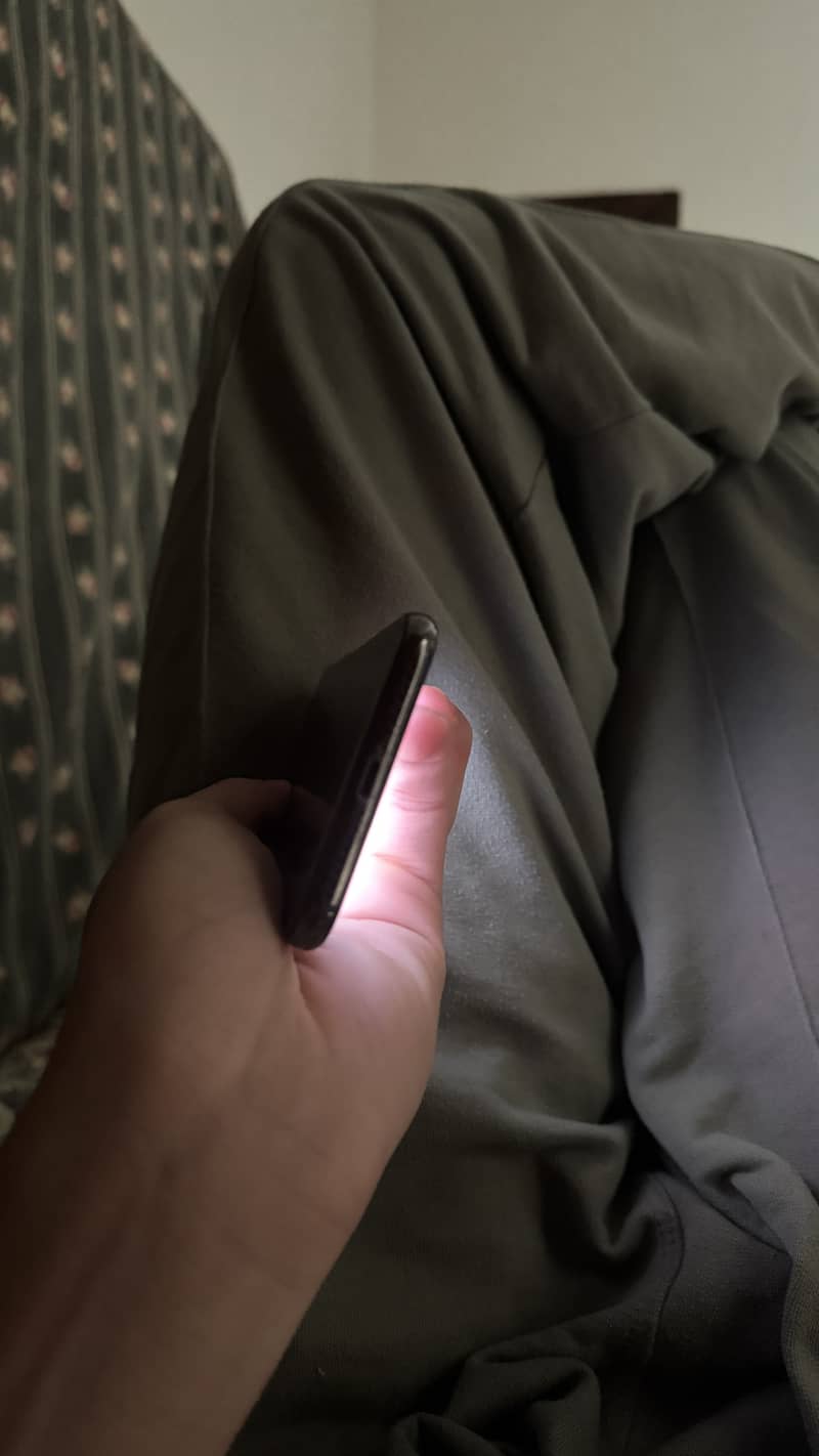 Apple iPhone X 3