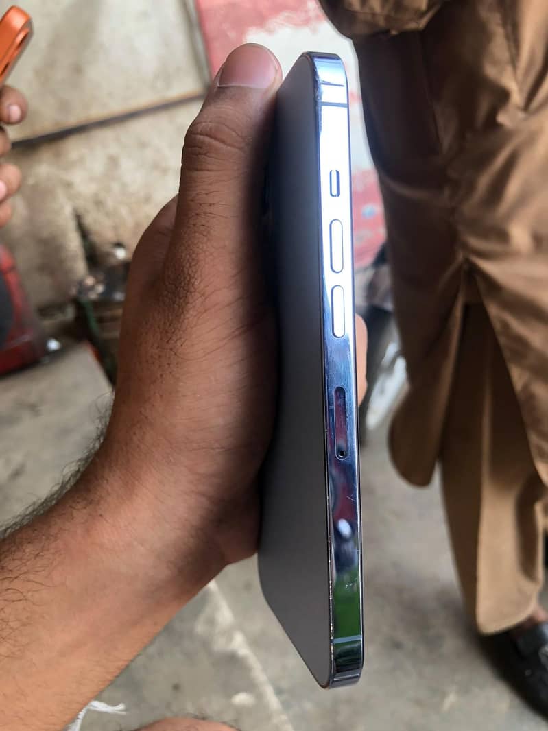 Apple iPhone 13 Pro 3