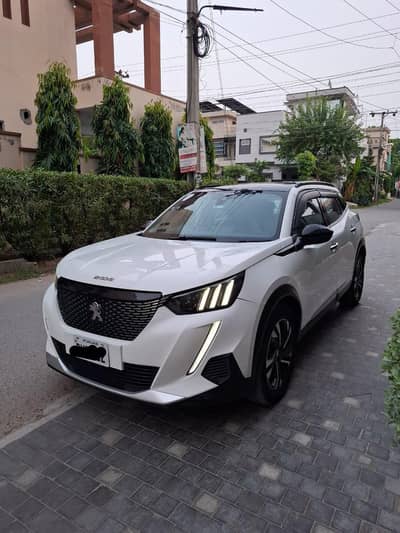 PEUGEOT 2008 ALLURE IN GENIUN PAINT.