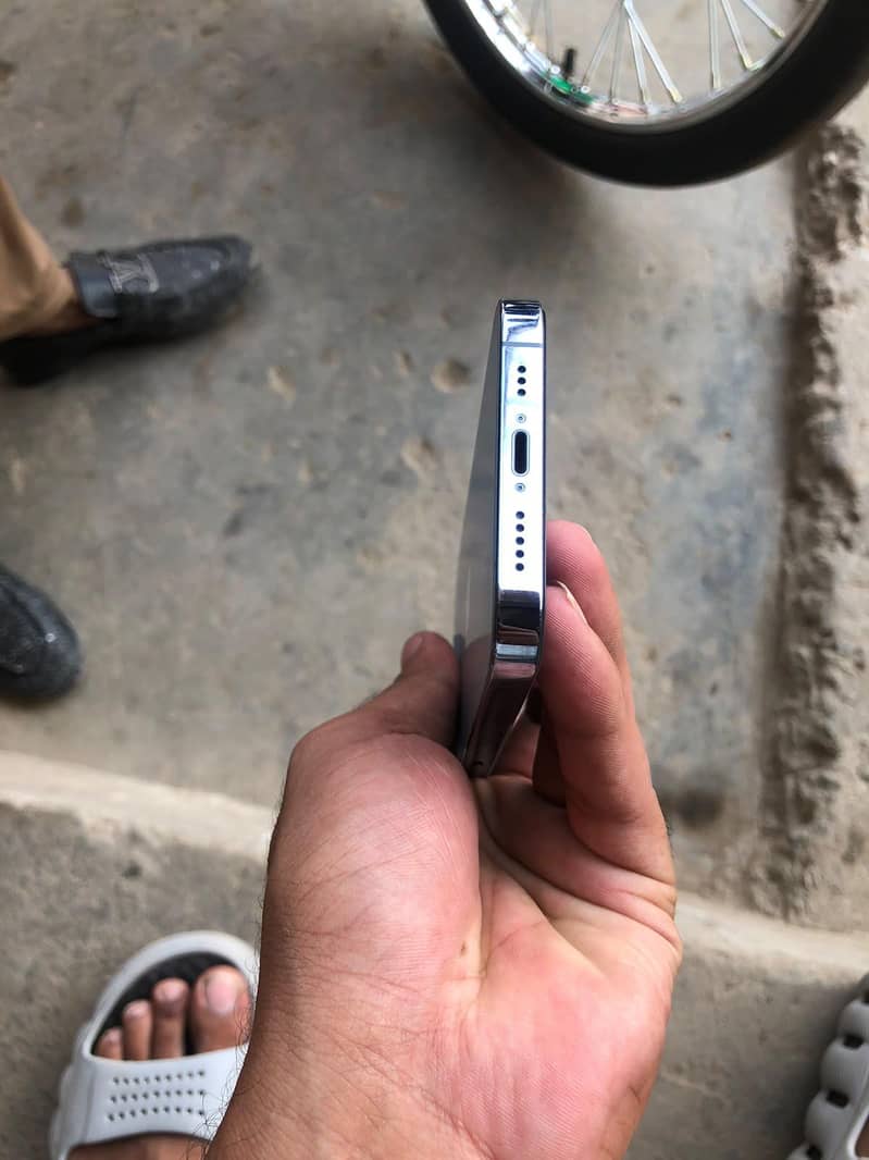 Apple iPhone 13 Pro 2