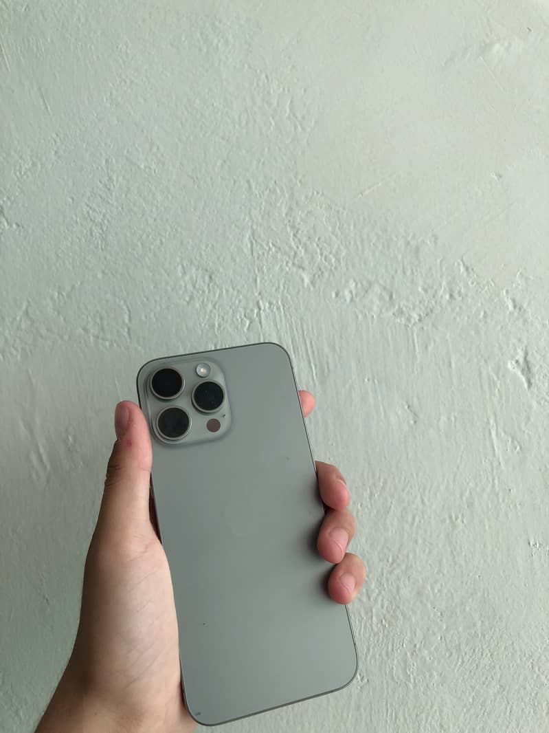 Apple iPhone 15 Pro Max 0