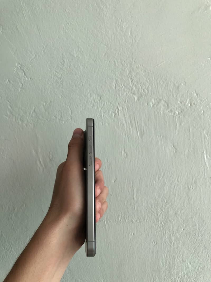 Apple iPhone 15 Pro Max 6