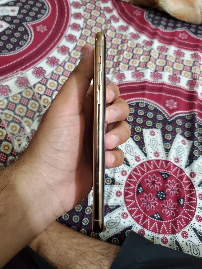 Apple iPhone 11 Pro Max 1