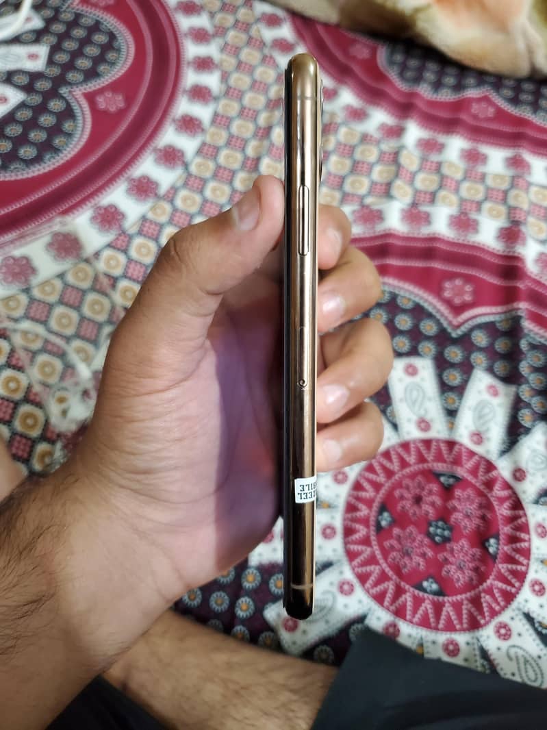 Apple iPhone 11 Pro Max 2