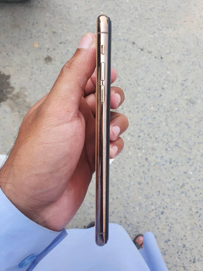 Apple iPhone 11 Pro Max 2