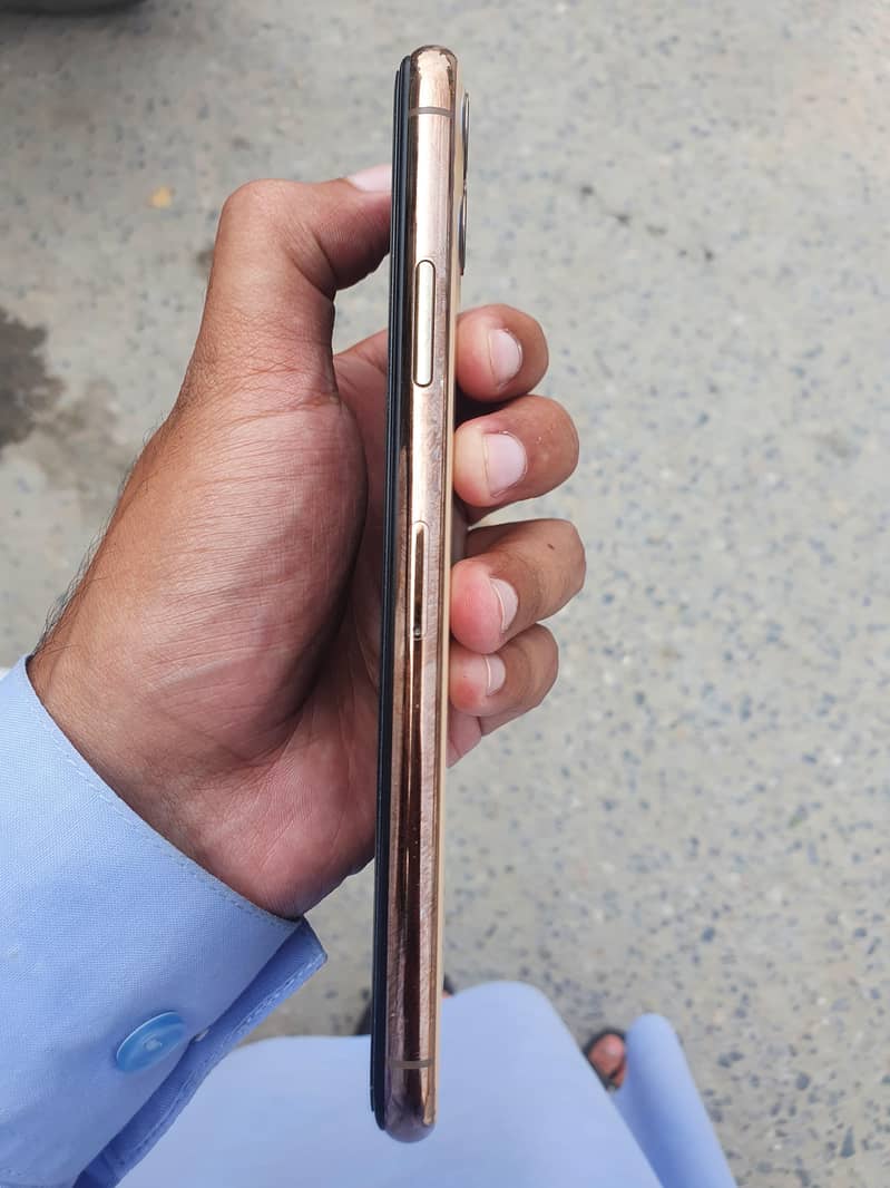 Apple iPhone 11 Pro Max 3