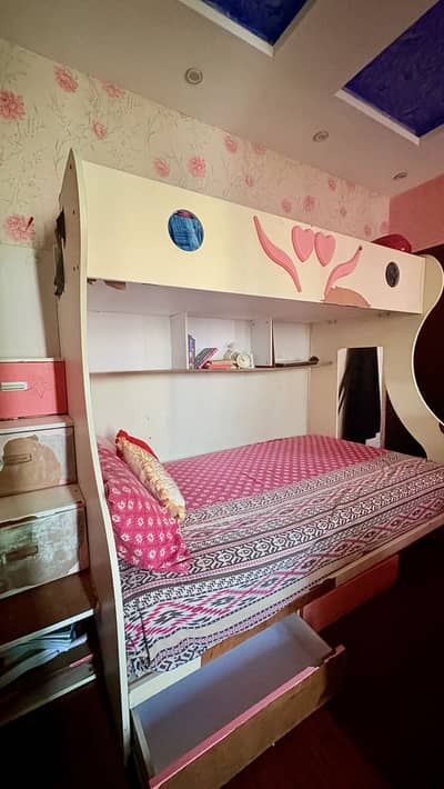 Bunk bed for baby girls