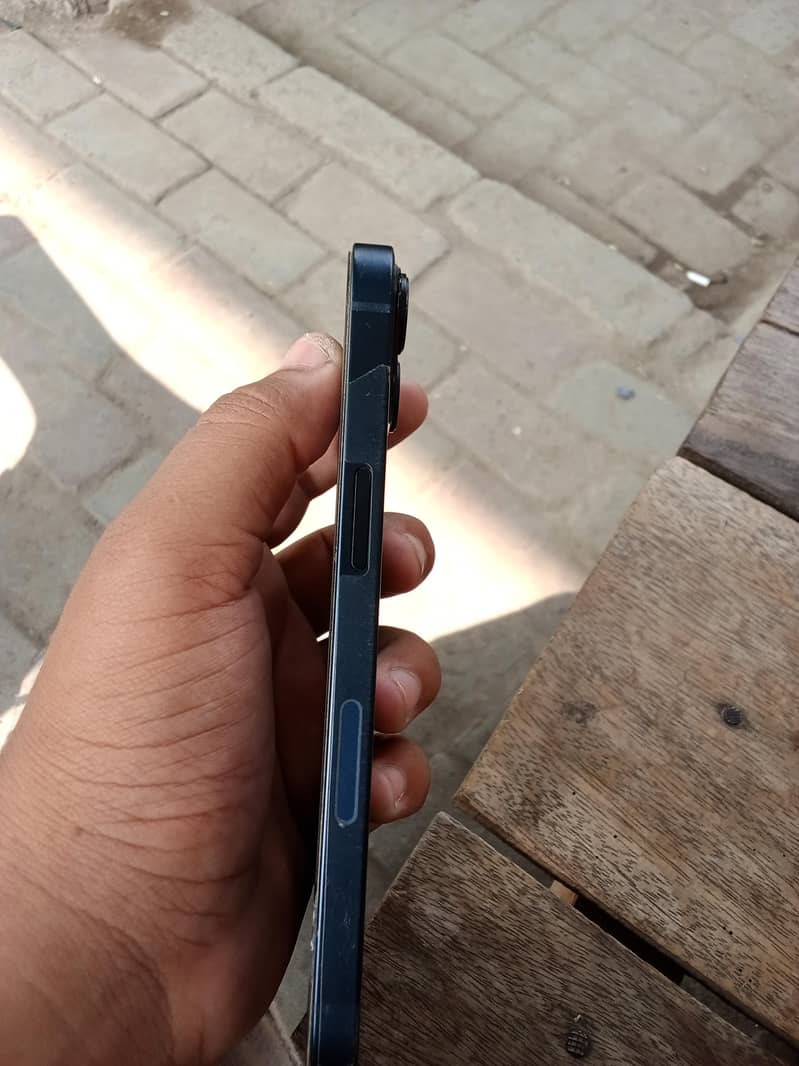 Apple iPhone 13 2