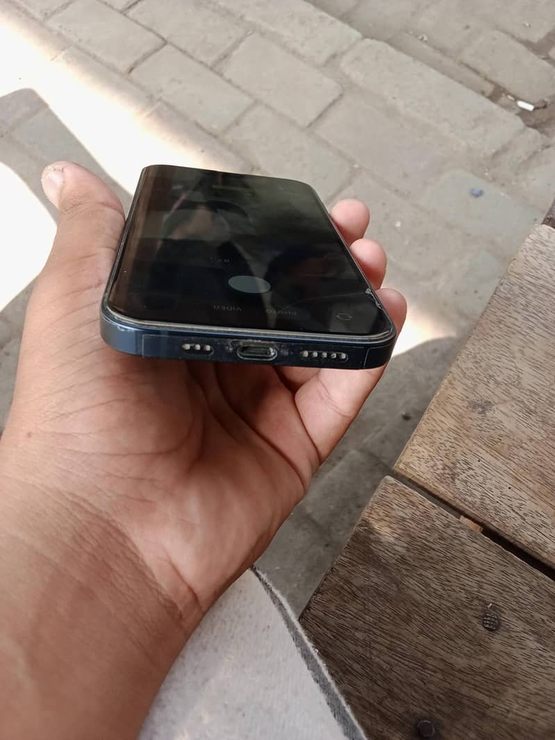 Apple iPhone 13 3