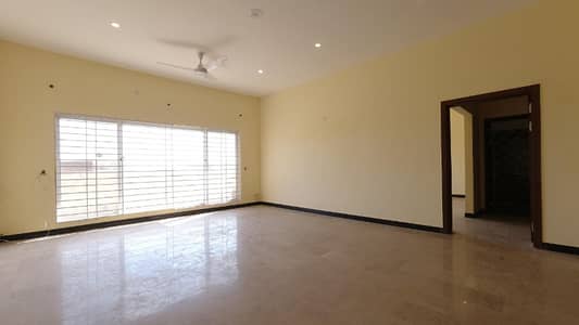 FOR RENT 500 Sqyrd Few Years Old 6 Beds Double Storey House Bani Gala