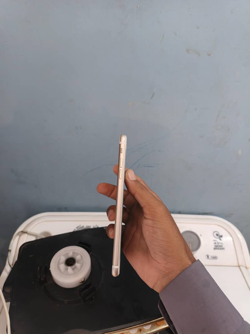 Apple iPhone 7 2