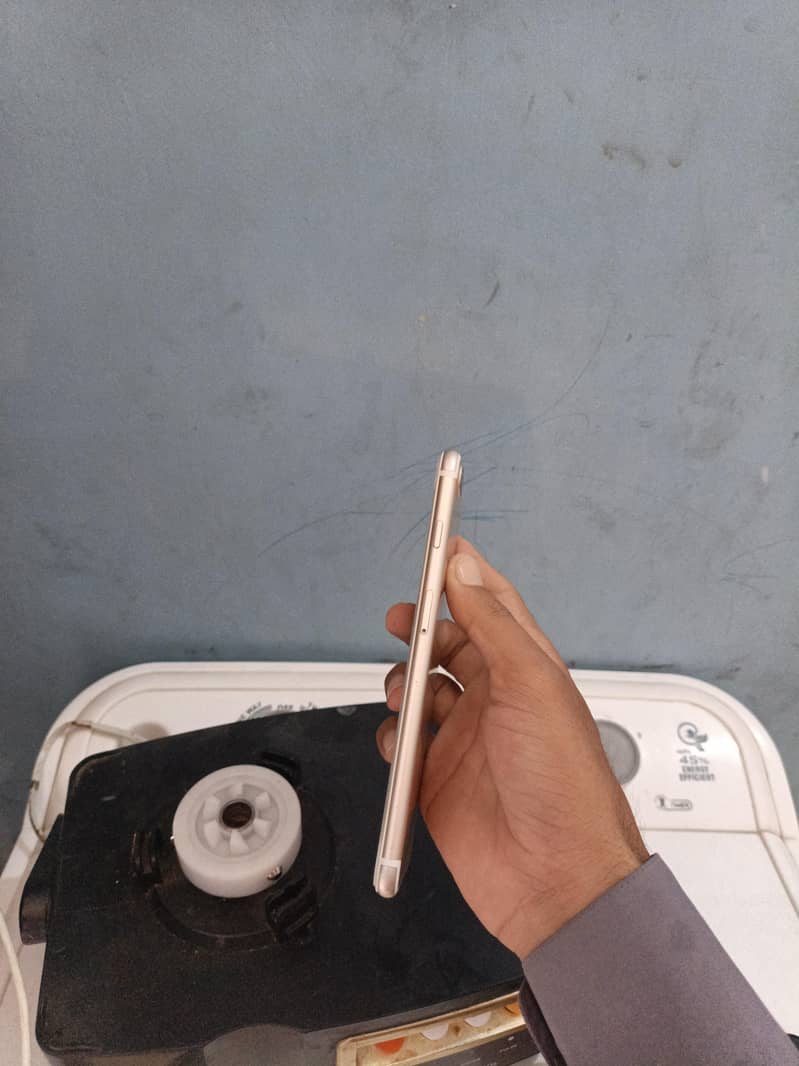 Apple iPhone 7 3