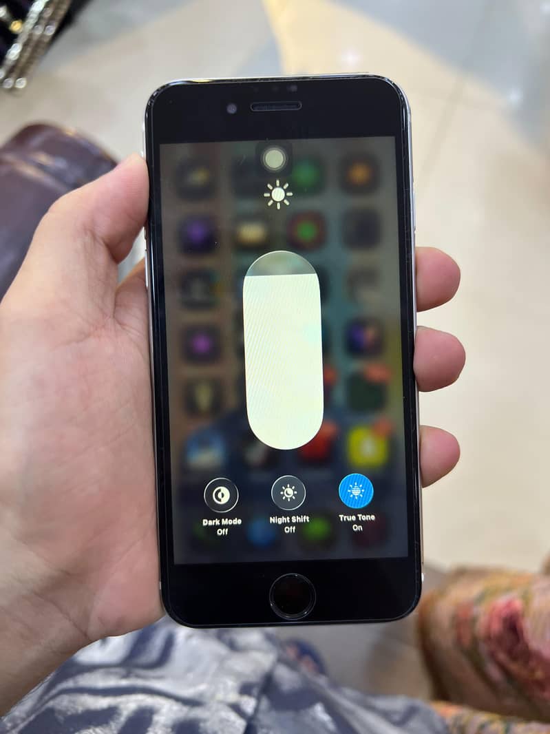 Apple iPhone SE2020 5