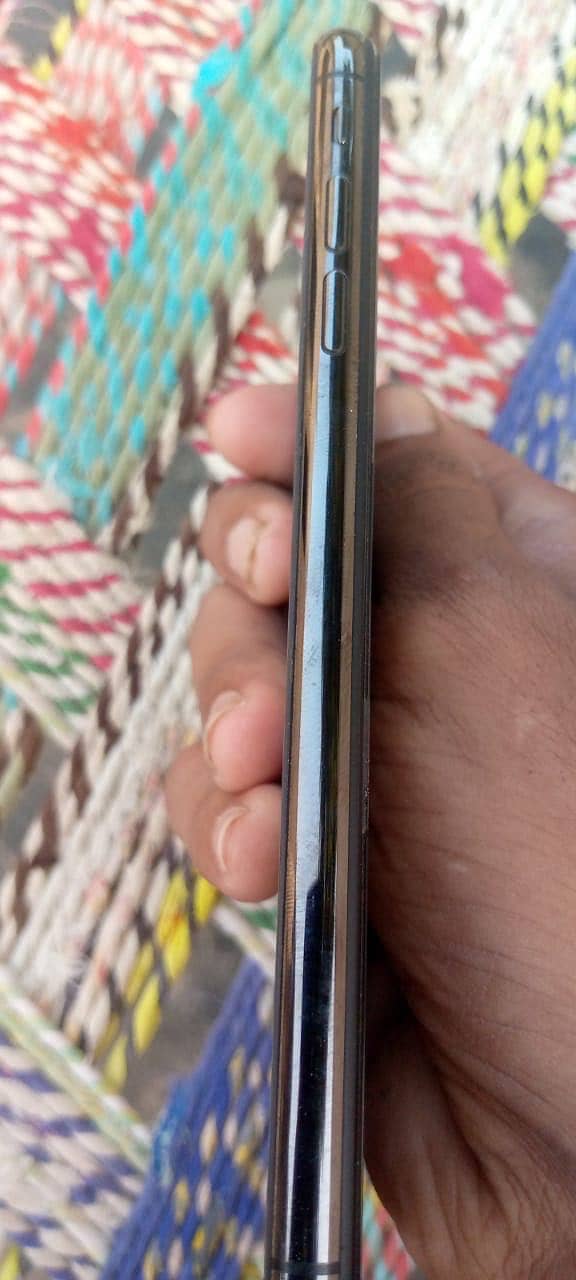 Apple iPhone XS Max 2