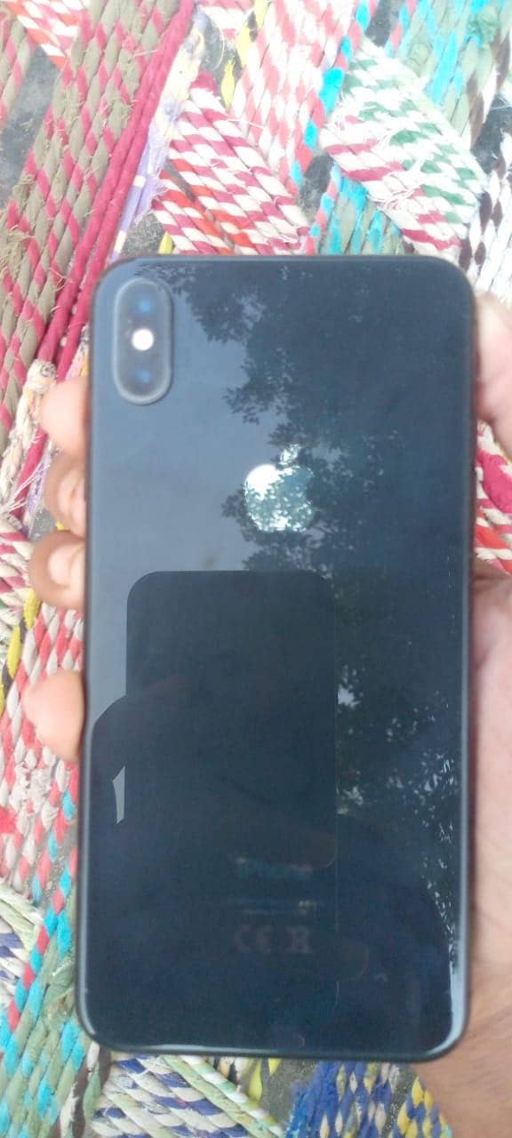 Apple iPhone XS Max 3
