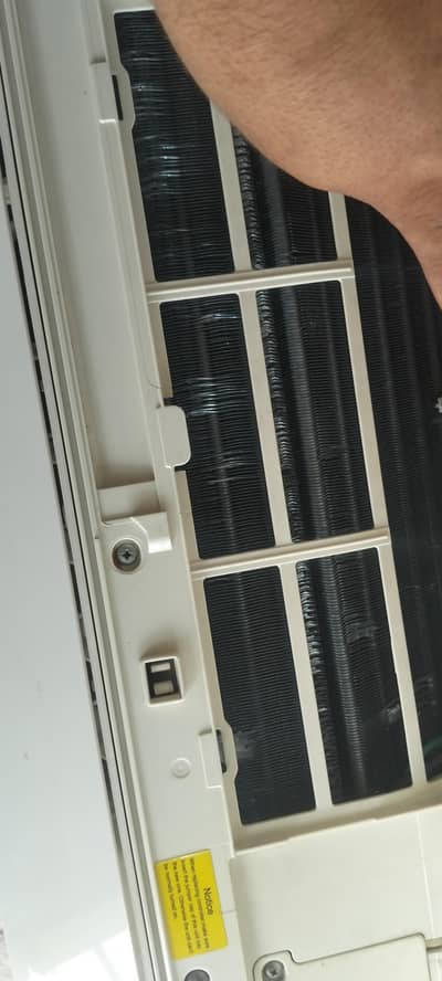 non inverter AC