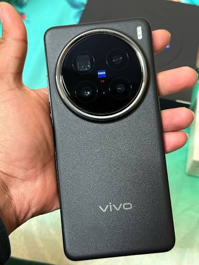 vivo x 200 Pro Mobile 12/512 gb with Full Box urgent sale