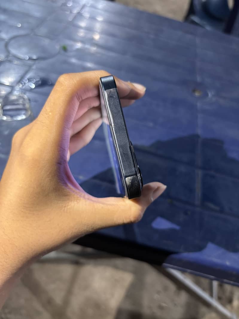 Apple iPhone 13 3