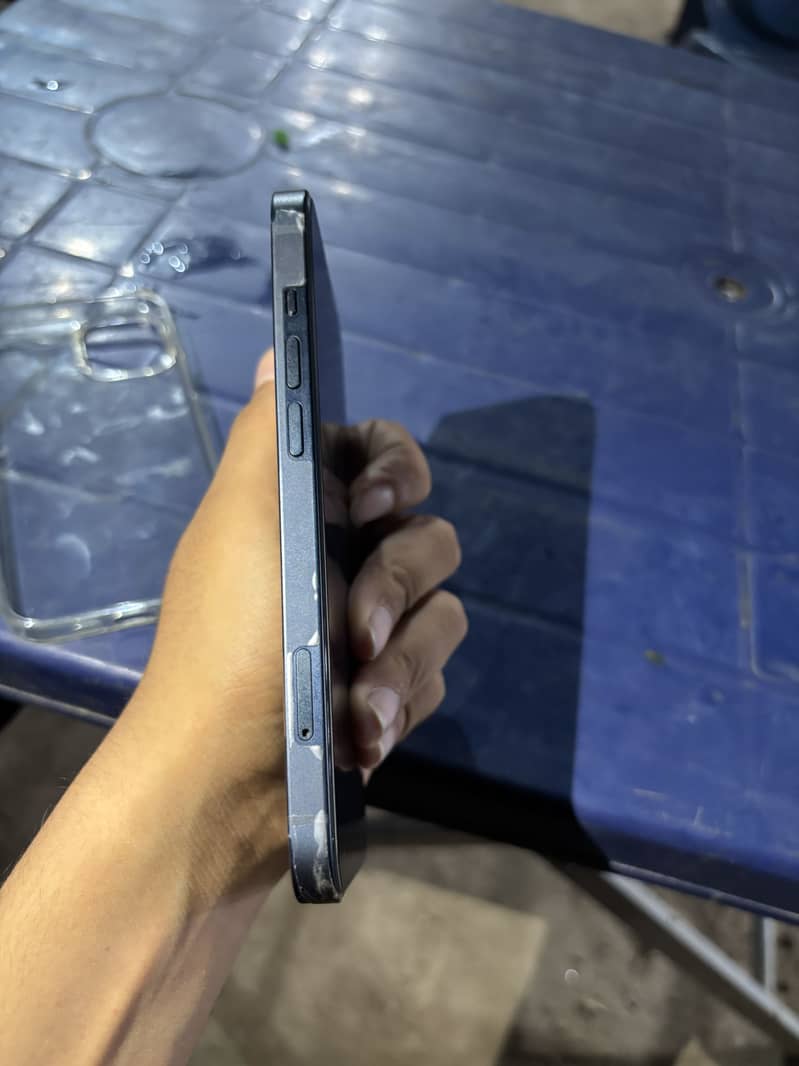Apple iPhone 13 4