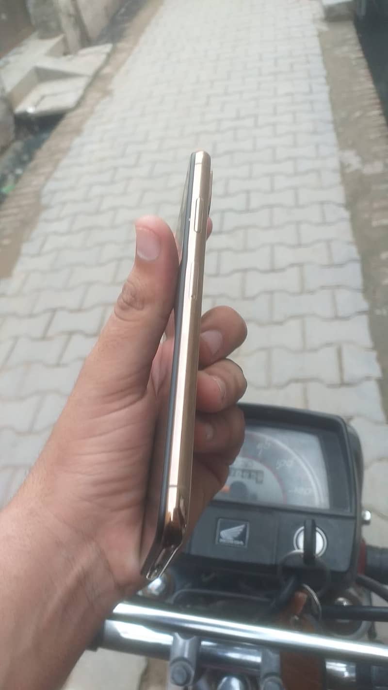 Apple iPhone XS Max 2