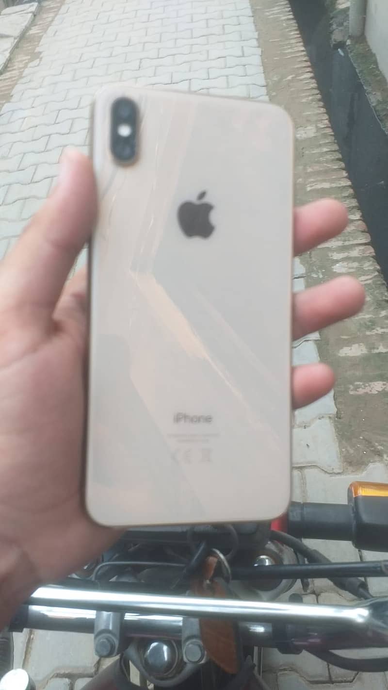 Apple iPhone XS Max 4