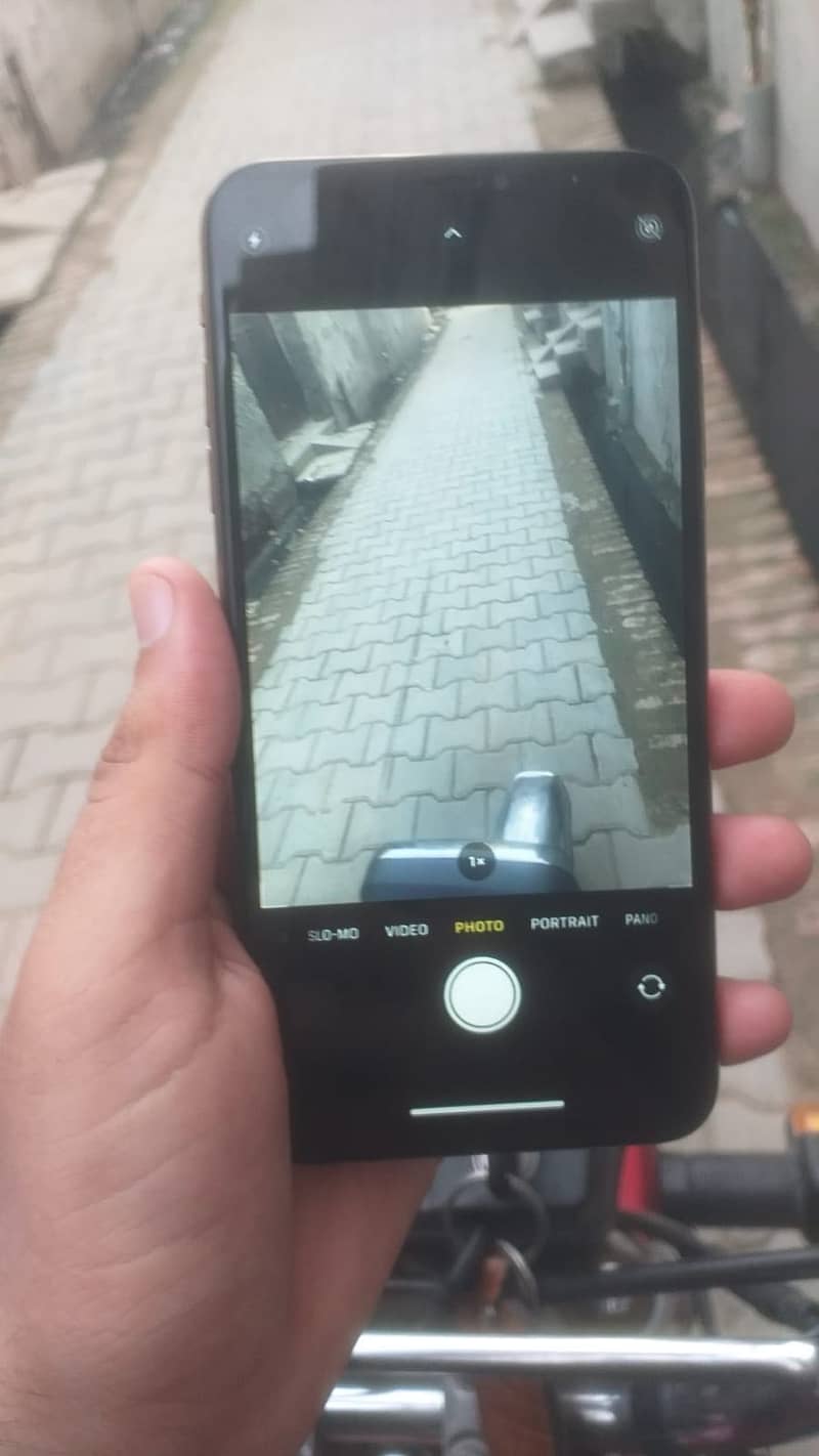 Apple iPhone XS Max 5