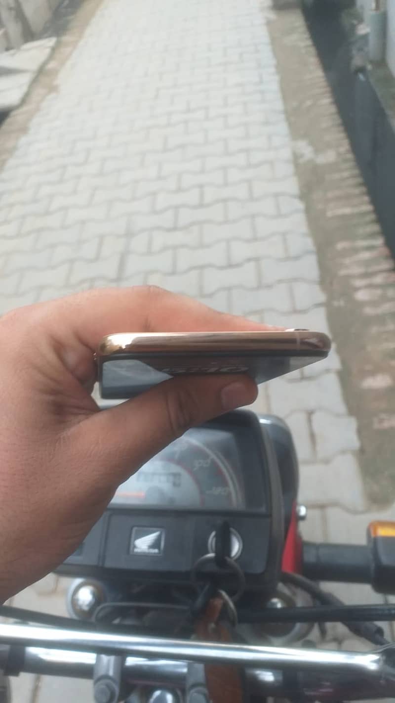 Apple iPhone XS Max 6