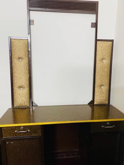 Dressing table with chair for sale
