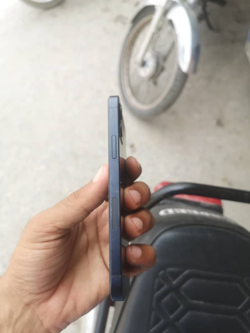 Apple iPhone 12 1