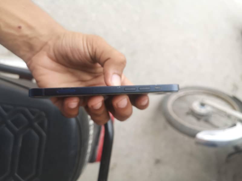 Apple iPhone 12 2