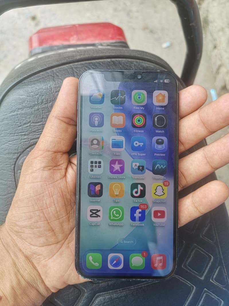 Apple iPhone 12 3